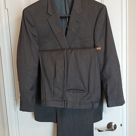 JoS. A. Banks Men's business suit - Picture 2 of 3